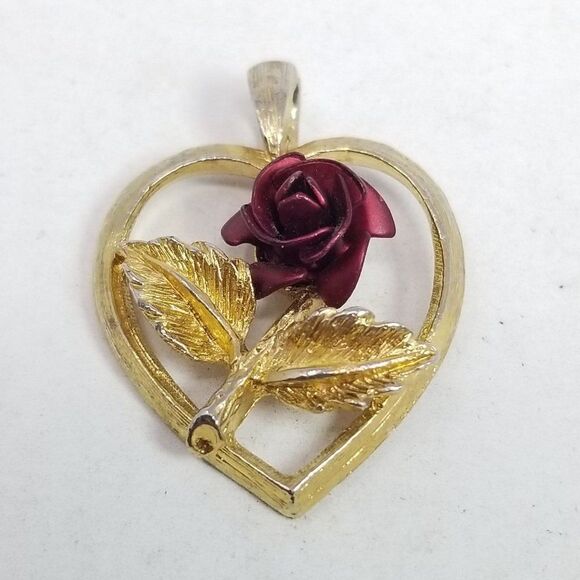 Vintage Red Rose Pendant, Gold Tone Heart Shape Setting Charm, Sweetheart Estate - Picture 1 of 5